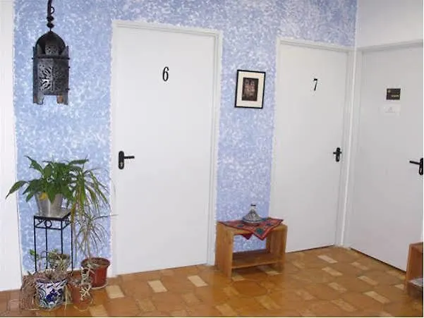 ゲストハウス ペンション カスティル